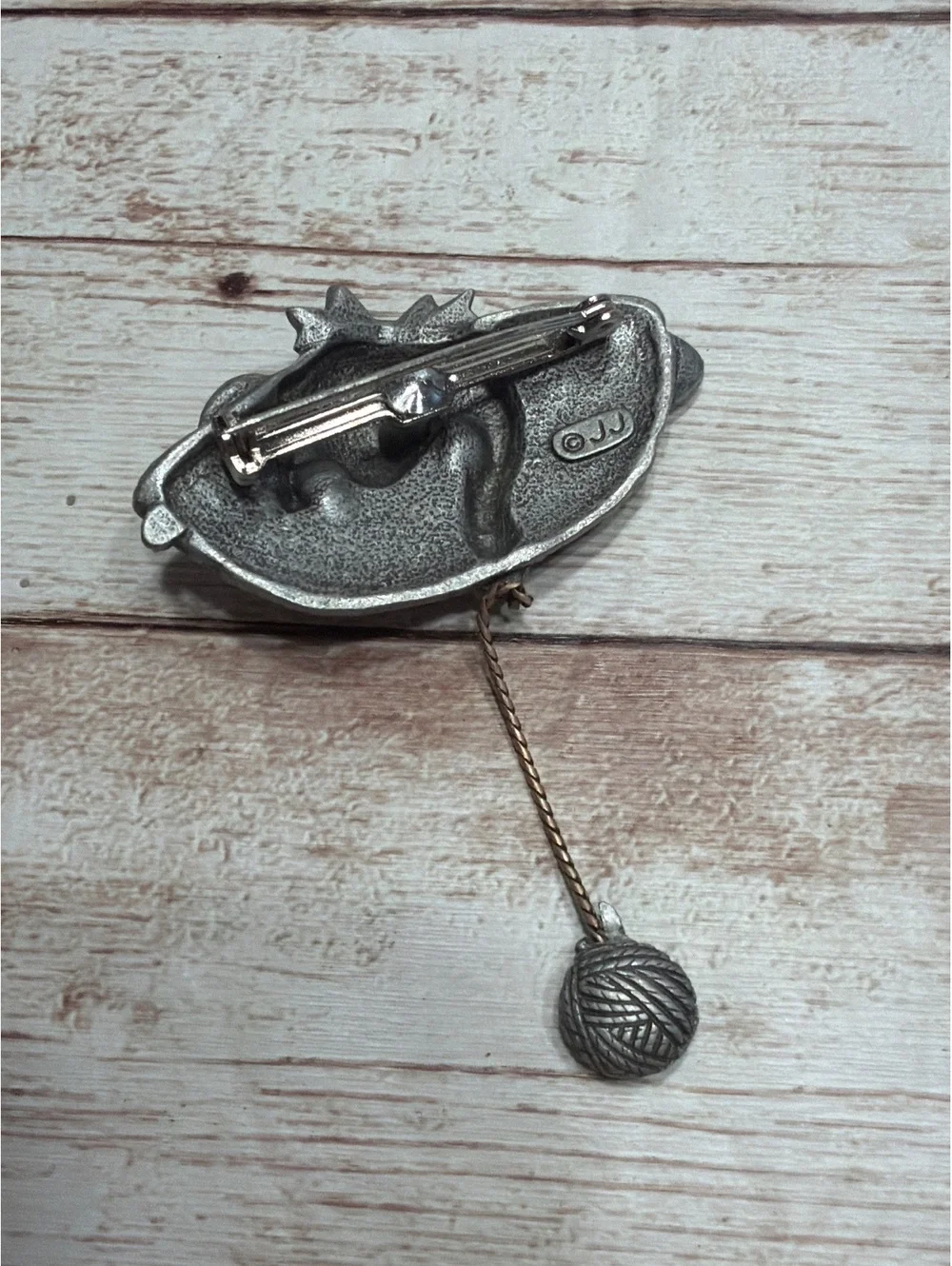 Vintage Jonette Jewelry (JJ) Pewter Cat in a Basket Brooch